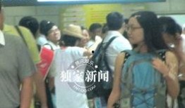 何炅机场爆料视频大全最新,明星幕后趣事大揭秘